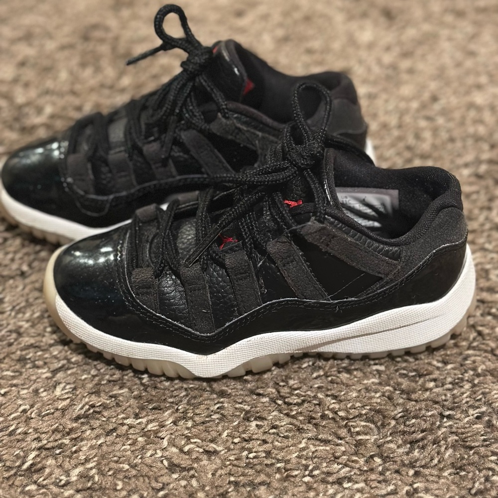 Kids Jordan 11 low